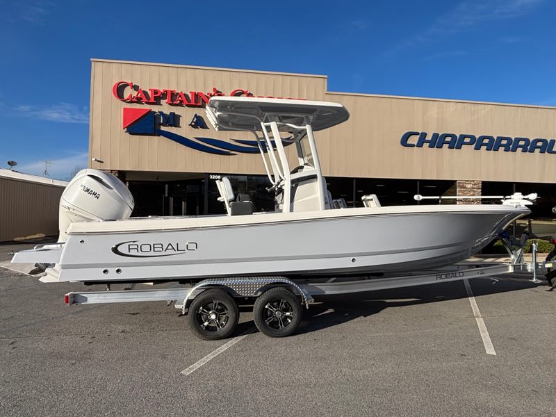2026 Robalo 246 Cayman
