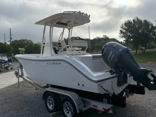 2023 Cobia 220 CC