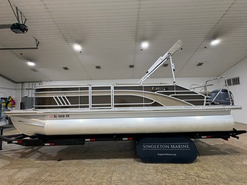 2021 Bennington 22 LSB
