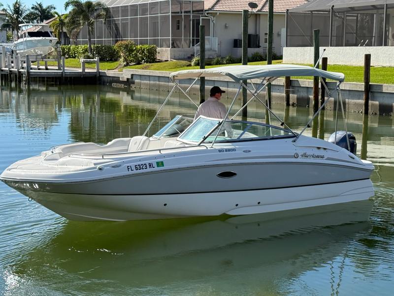 2017 Hurricane Sundeck 2200