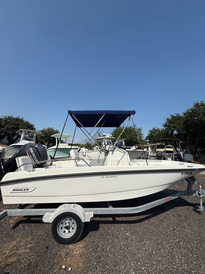 2015 Boston Whaler 170 Dauntless